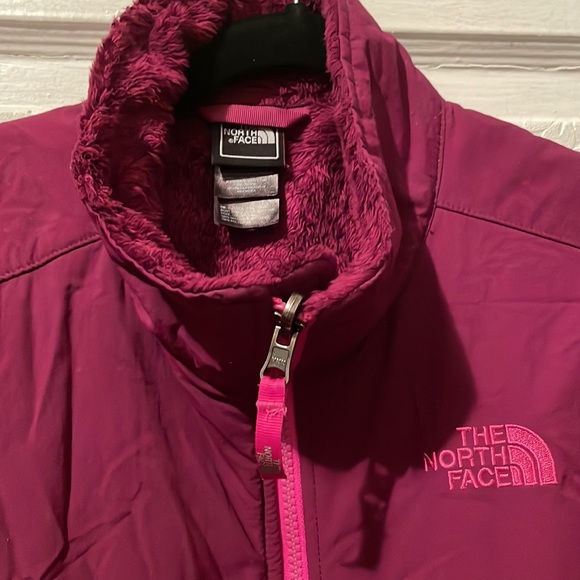 Fuchsia North Face Fur Coat size XL (18) in kids size size small in woman’s - Picture 2 of 4